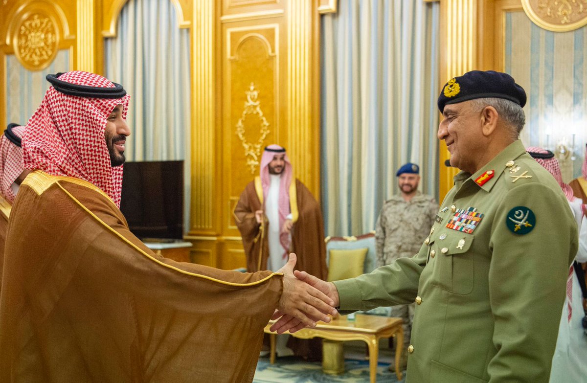 The Saudi Crown Prince discusses with the Pakistani army chief the areas of military and security cooperation