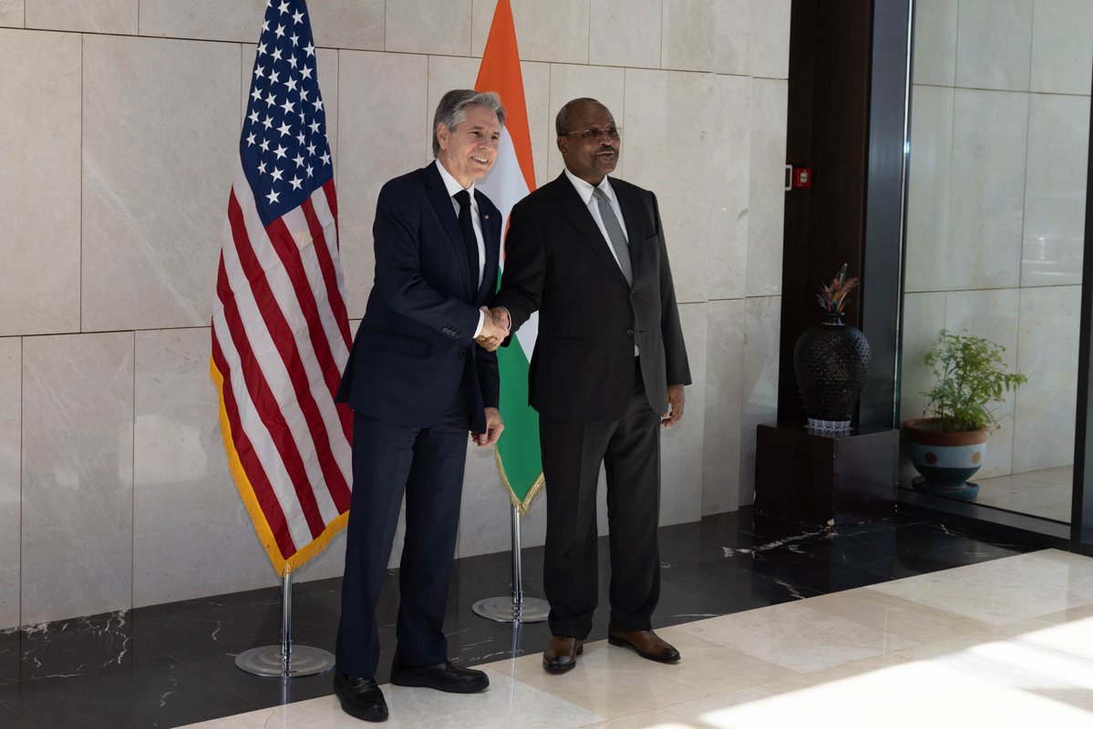 Secretary Antony Blinken:Met with President @MohamedBazoum and Foreign Minister @HassoumiMassou1 to express our appreciation for Niger's commitment to democracy, peace, and education, especially the education of girls. We discussed shared priorities: regional and food security and commitment to refugees