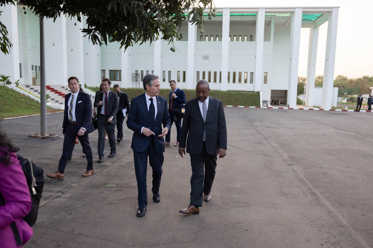 Secretary Antony Blinken:Met with President @MohamedBazoum and Foreign Minister @HassoumiMassou1 to express our appreciation for Niger's commitment to democracy, peace, and education, especially the education of girls. We discussed shared priorities: regional and food security and commitment to refugees