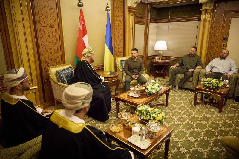 As part of his visit to the Kingdom of Saudi Arabia to participate in the summit of the League of Arab States, the President of Ukraine Zelensky held meetings with the heads of delegations of the United Arab Emirates, the Sultanate of Oman and the State of Kuwait. During the conversation with the Vice-President, Vice-Prime Minister of the United Arab Emirates, Sheikh Mansour bin Zayed Al-Nagayan, the Ukrainian Head of State informed about the situation at the front and our country's repulsion of the full-scale aggression of the Russian Federation