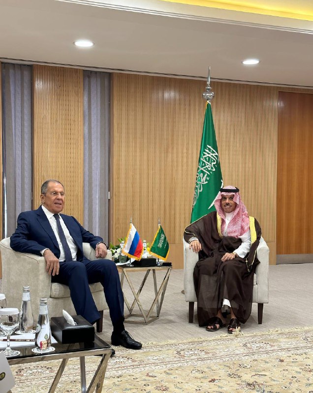 Rusya ve Suudi Arabistan Dışişleri Bakanları Riyad'da Bir Araya Geldi