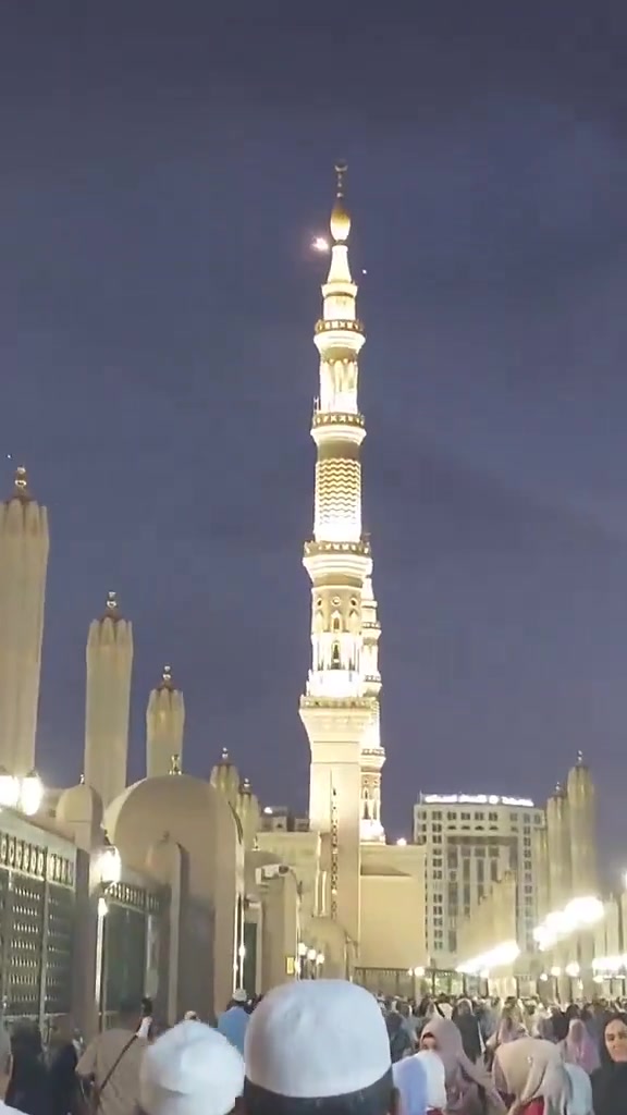 Saudi Arabia: Footage reportedly showing the moment Houthi missile or drone intercepted near Medina en route to Israel