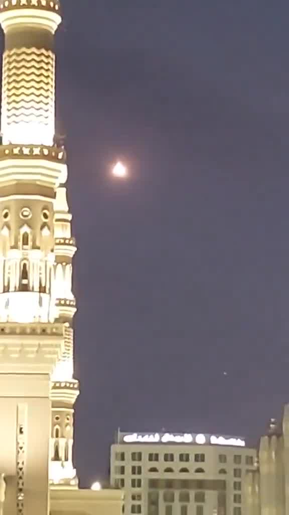 Saudi Arabia: Footage reportedly showing the moment Houthi missile or drone intercepted near Medina en route to Israel
