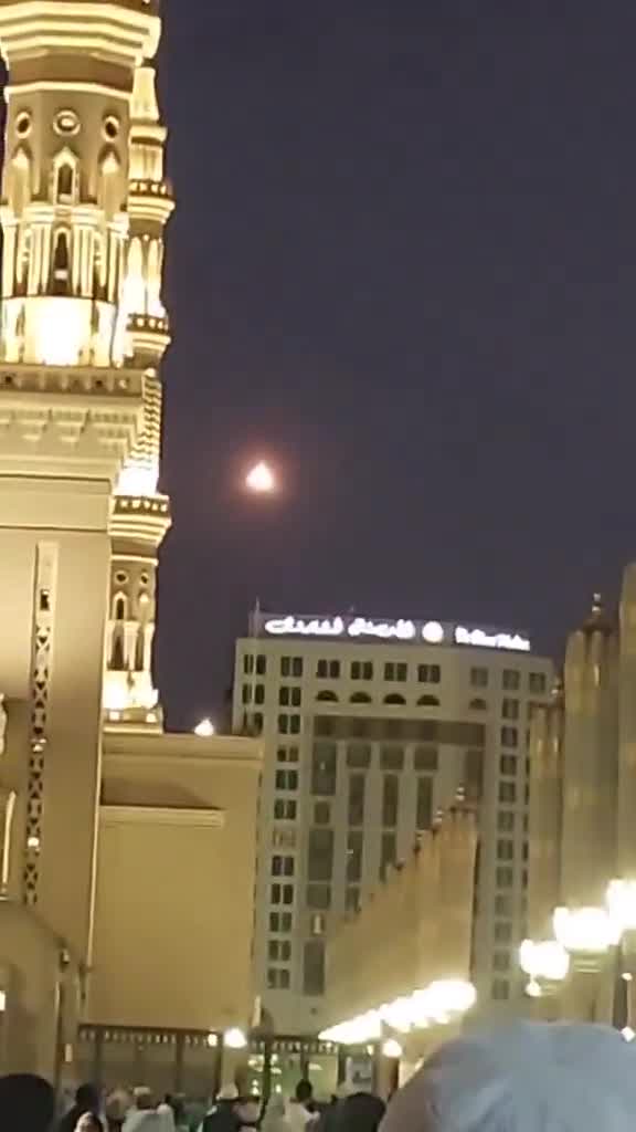 Saudi Arabia: Footage reportedly showing the moment Houthi missile or drone intercepted near Medina en route to Israel