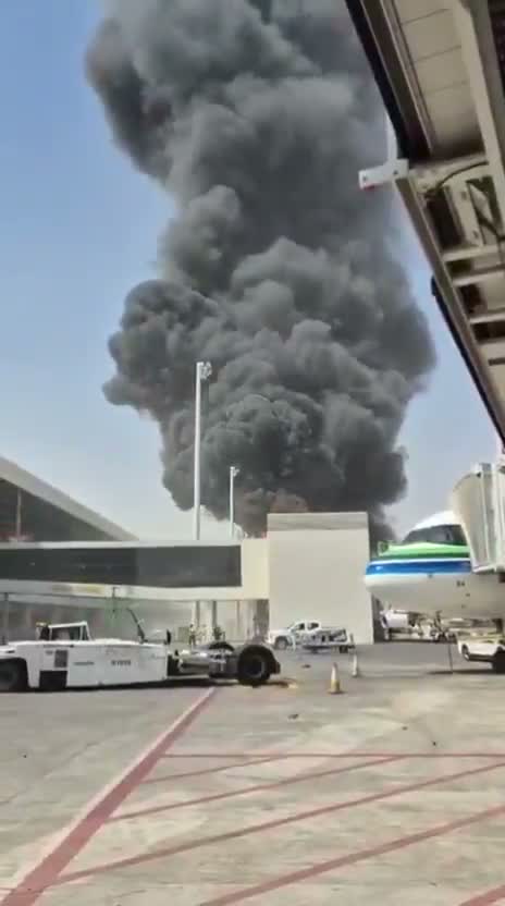 Les Houthis ont détruit un avion saoudien stationné sur la piste de l'aéroport international roi Khalid à Riyad, en Arabie saoudite, jeudi. Selon Reuters, l'appareil était censé être à l'ancre au moment de l'attaque.